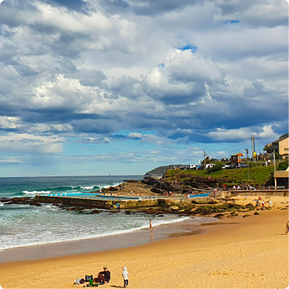 <span>11:00</span> South Curl Curl Beach 